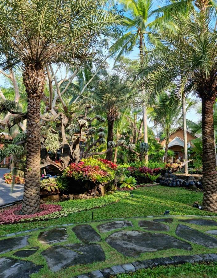 Coco Palm & 3*